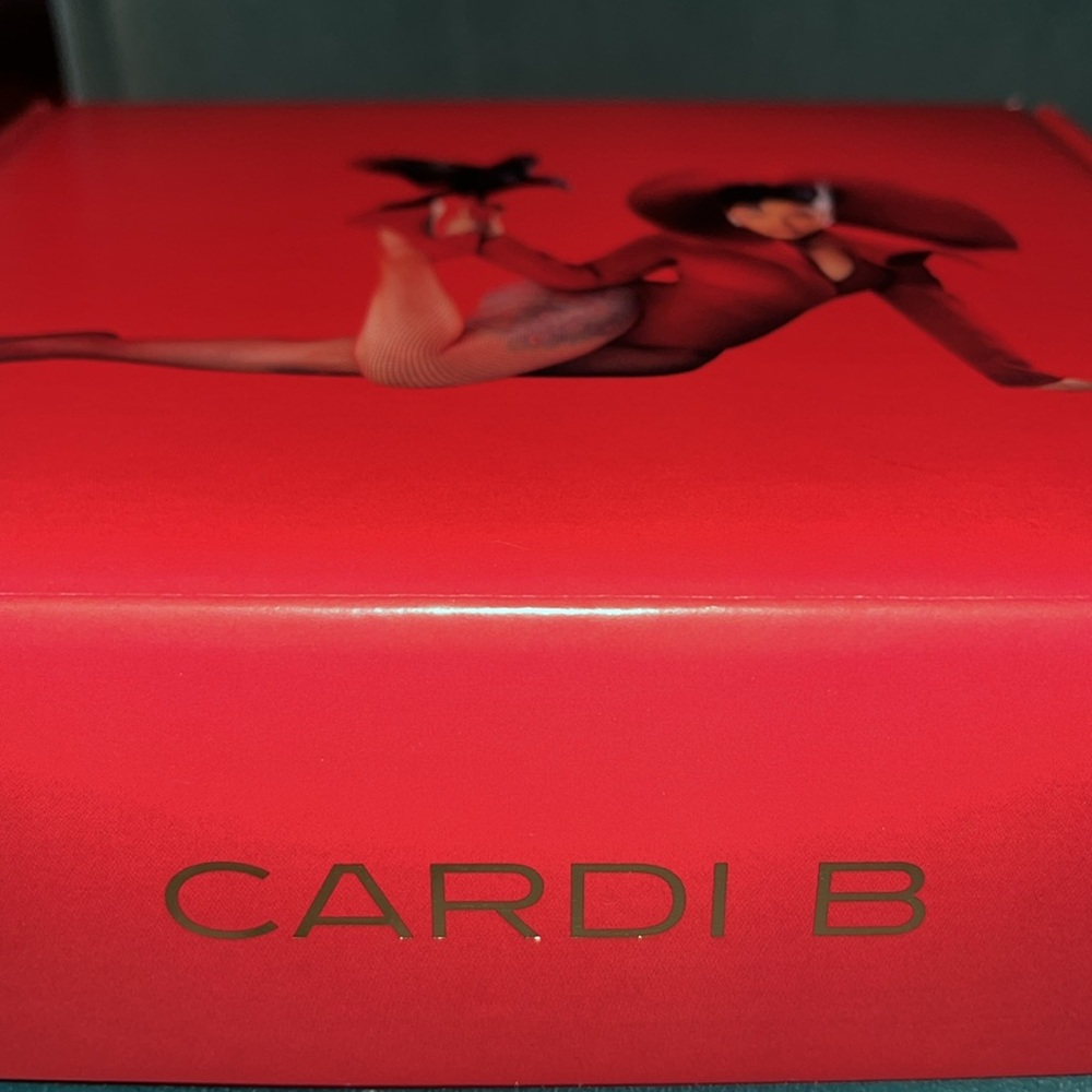 🌟Cardi B Limited Edition CD Box Set - Picture 10 of 13